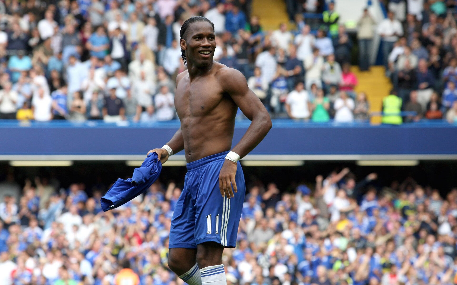 曼城再夺杯赛冠军,蓝月亮统治力无解,曼城蓝色