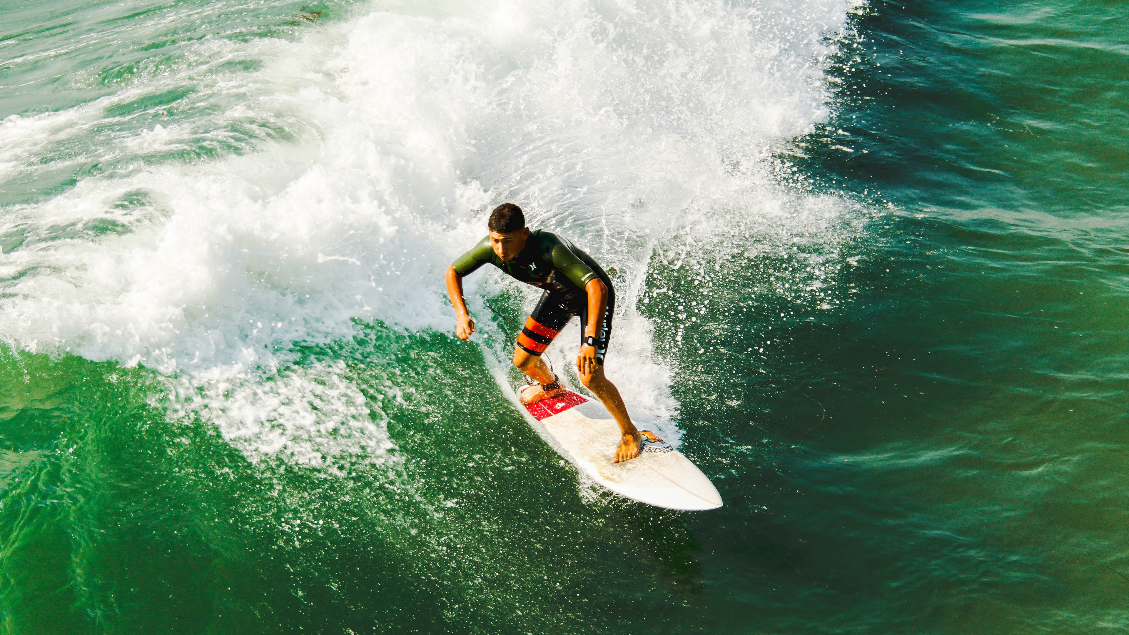 曼城再夺杯赛冠军,蓝月亮统治力无解,曼城蓝色